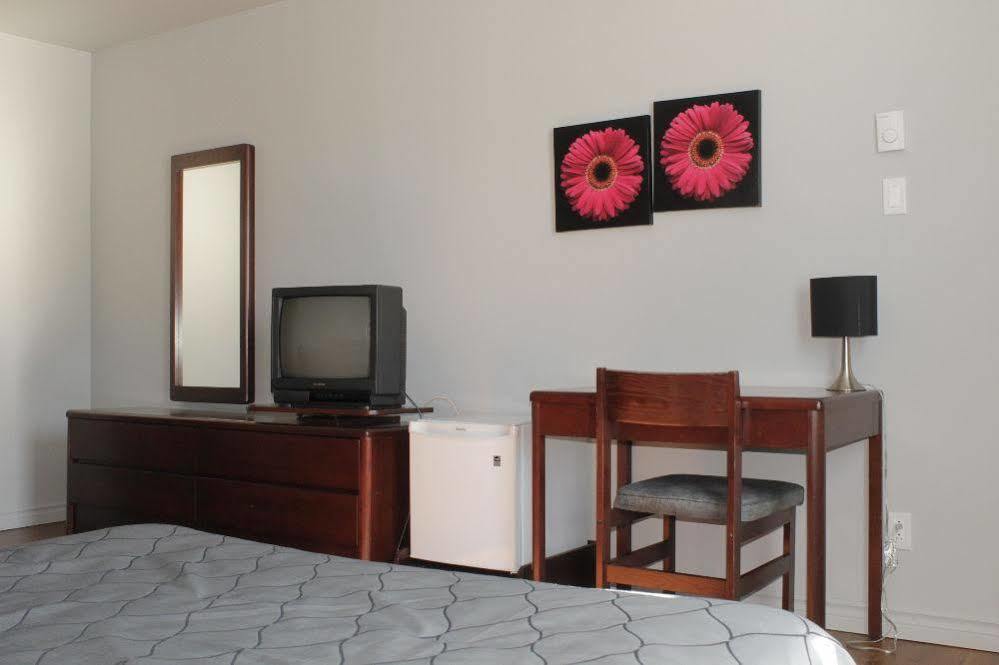 Motel Le Rond Point Metabetchouan Exteriér fotografie