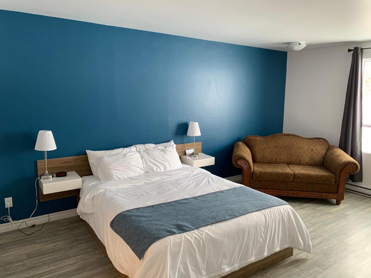 Motel Le Rond Point Metabetchouan Exteriér fotografie